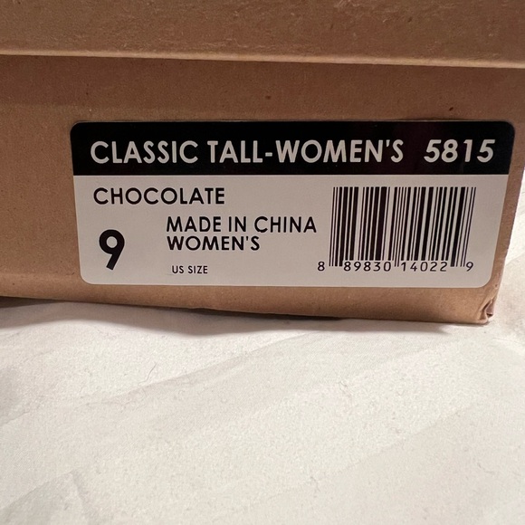 NWT UGG Classic Tall Women’s Boots in Chocolate - Picture 7 of 10